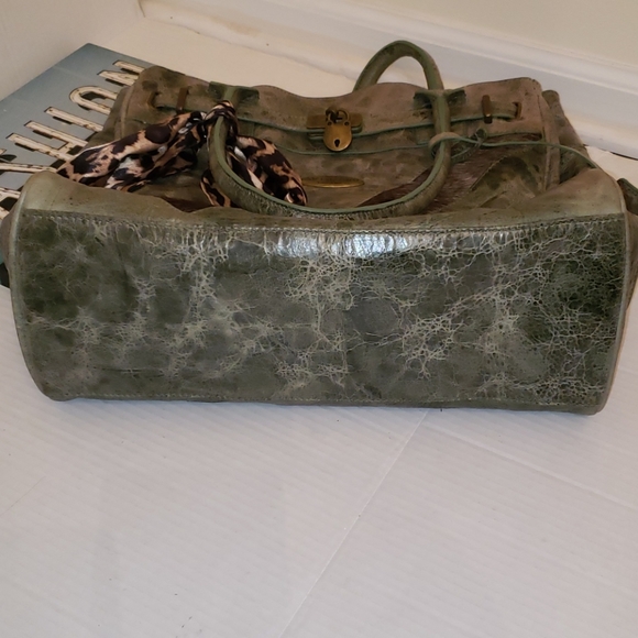 Beautiful Green Bag - Picture 11 of 12